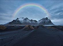 爱游戏登录入口-接机女球迷吐槽詹姆斯：哎哎哎这就走了，这都不看我们一眼